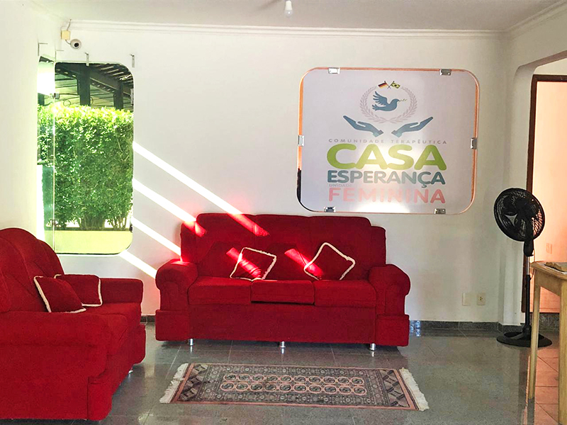 casa-esperanca-sofas-04-06-20.jpg